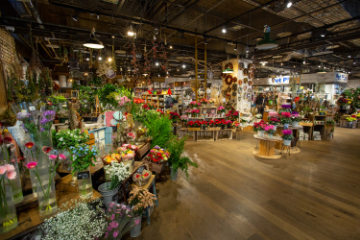 花きが陳列されている店内の様子